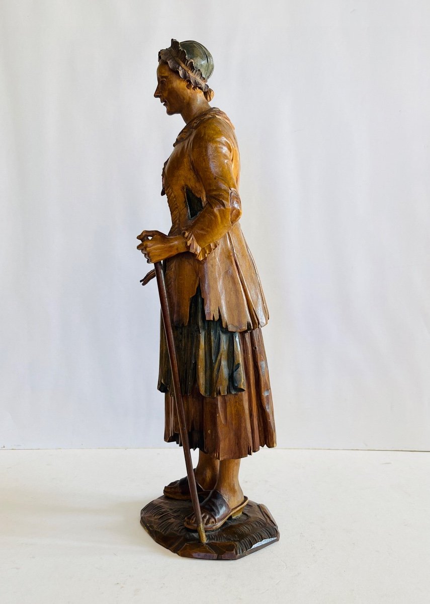 Sculpture En Bois D’un Personnage Féminin -photo-6